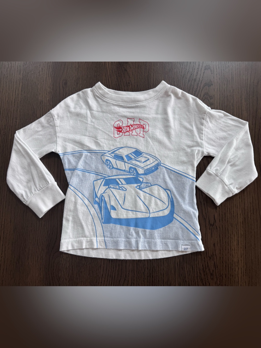 Gap 5T White Kids Long-Sleeve Shirt with Blue Car Hot Wheels Graphic